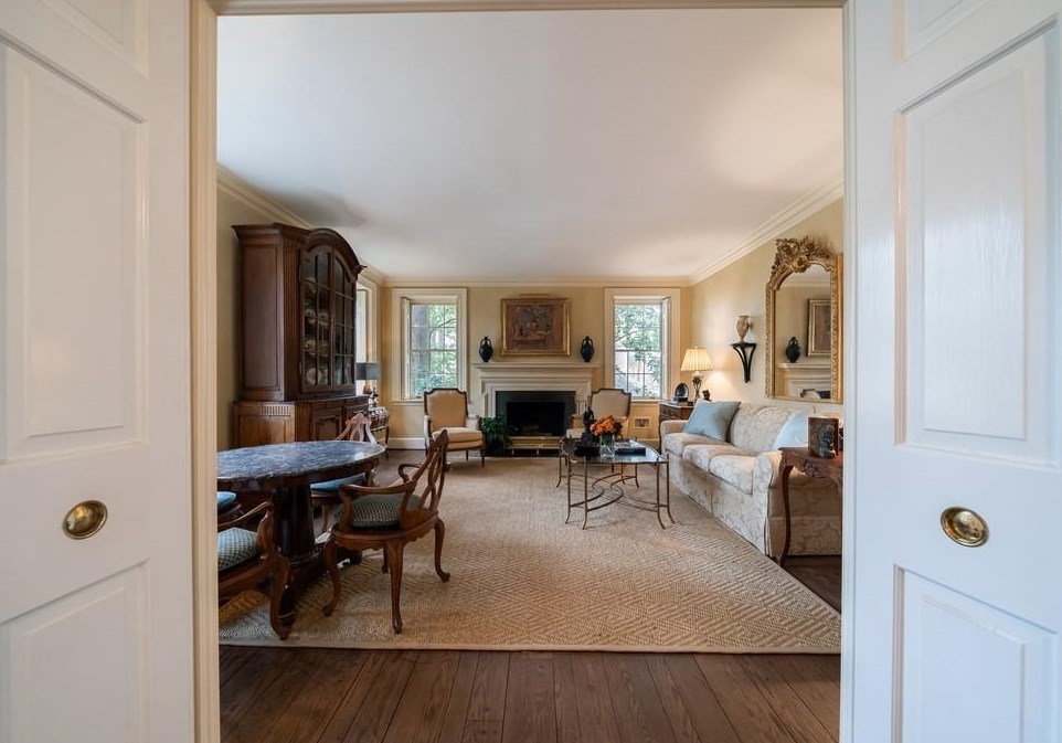 2721 Wyngate Dr, Atlanta GA  30305-2831 exterior