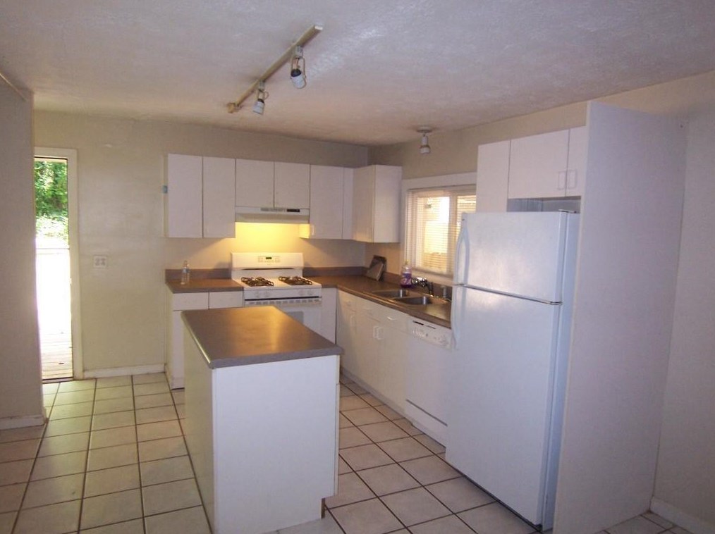 2068 Lilac Ln, Decatur GA  30032-5222 exterior