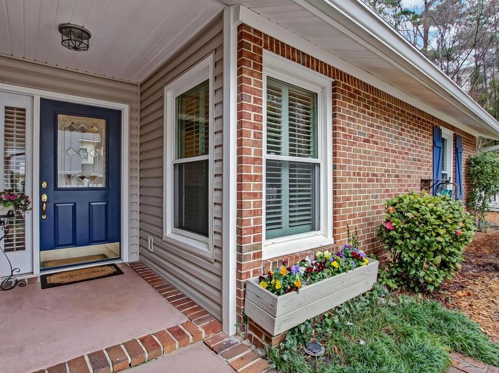 10 Waterford Ct, Atlanta GA  30328-4538 exterior