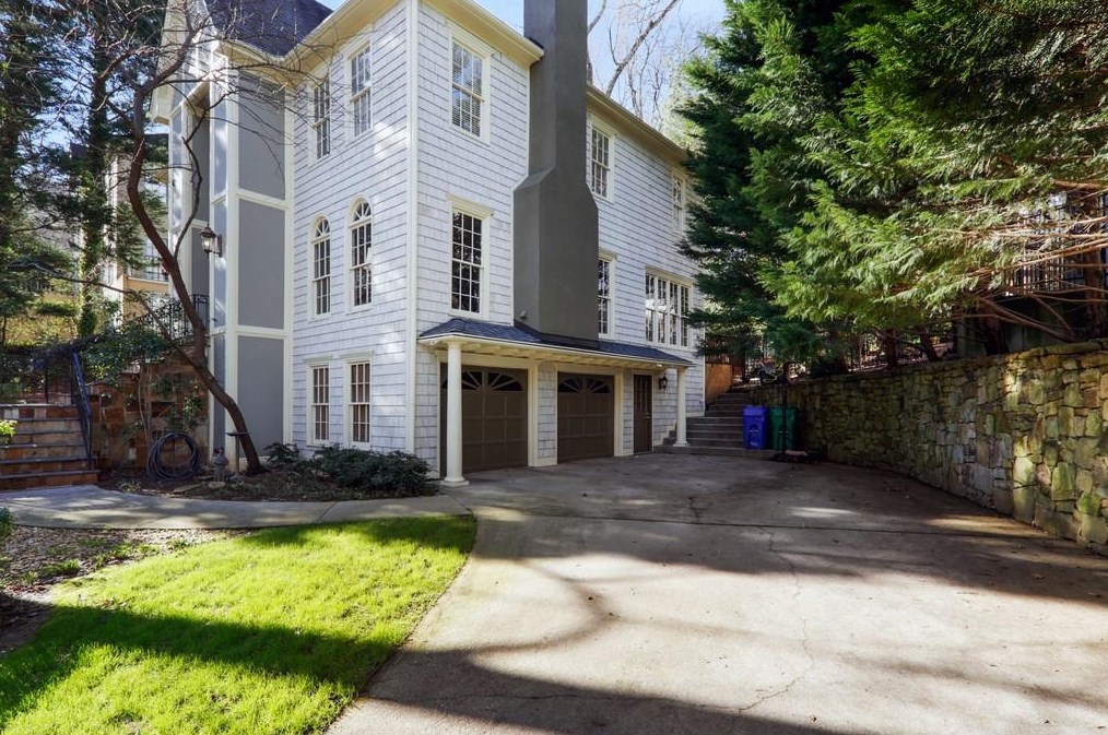 1974 Woodsdale Rd, Atlanta GA  30324-2751 exterior