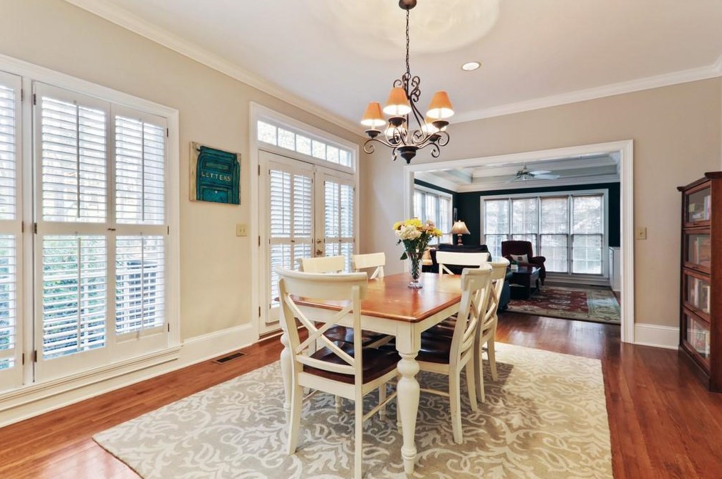 1974 Woodsdale Rd, Atlanta GA  30324-2751 exterior