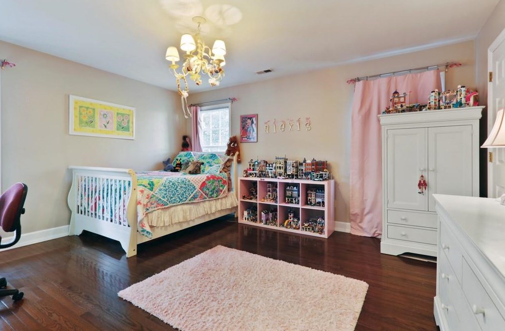 1974 Woodsdale Rd, Atlanta GA  30324-2751 exterior