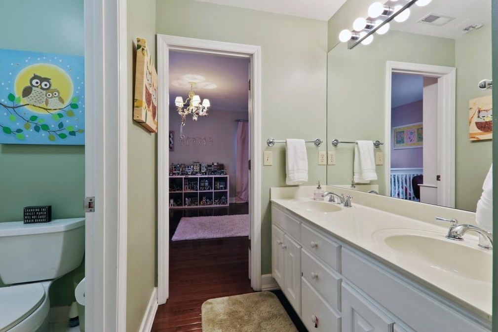 1974 Woodsdale Rd, Atlanta GA  30324-2751 exterior
