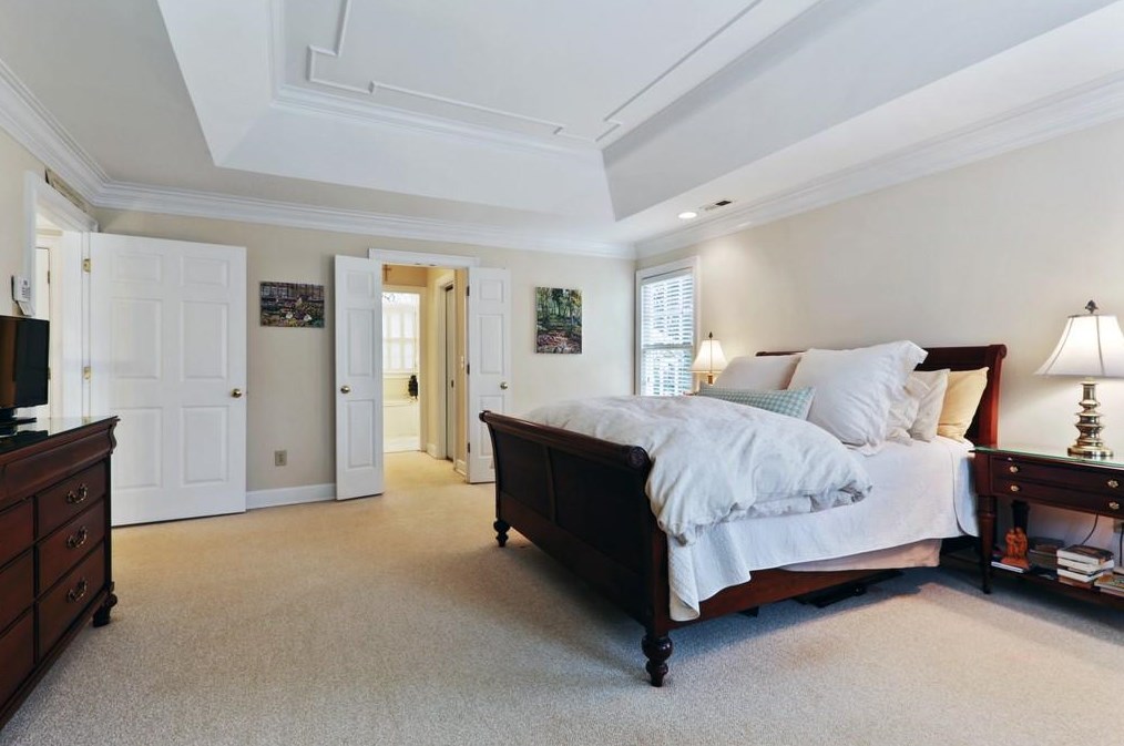 1974 Woodsdale Rd, Atlanta GA  30324-2751 exterior