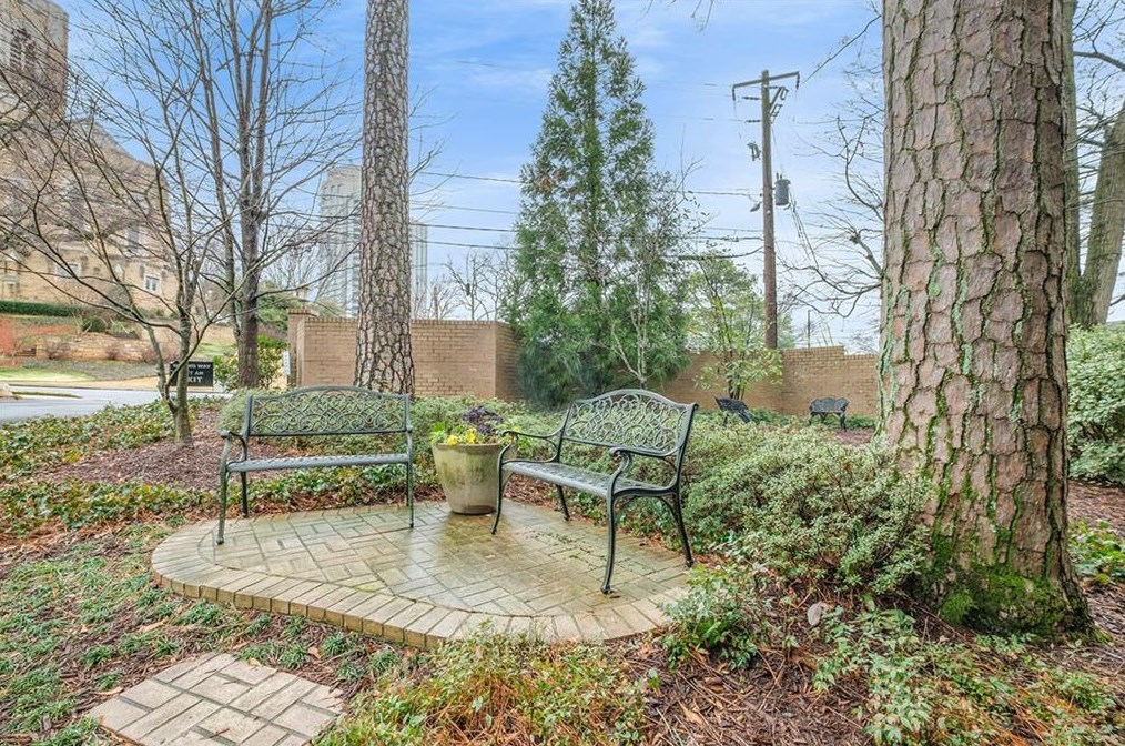 2734 Peachtree Rd, Atlanta GA  30305-2909 exterior