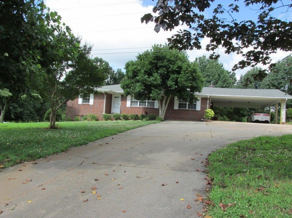 1546 Candler Rd, Gainesville GA  30507-8423 exterior