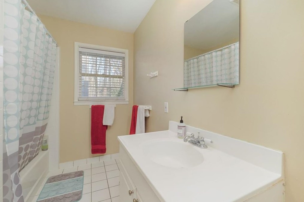 117 Chelsea Dr, Decatur GA 30030-5001 exterior