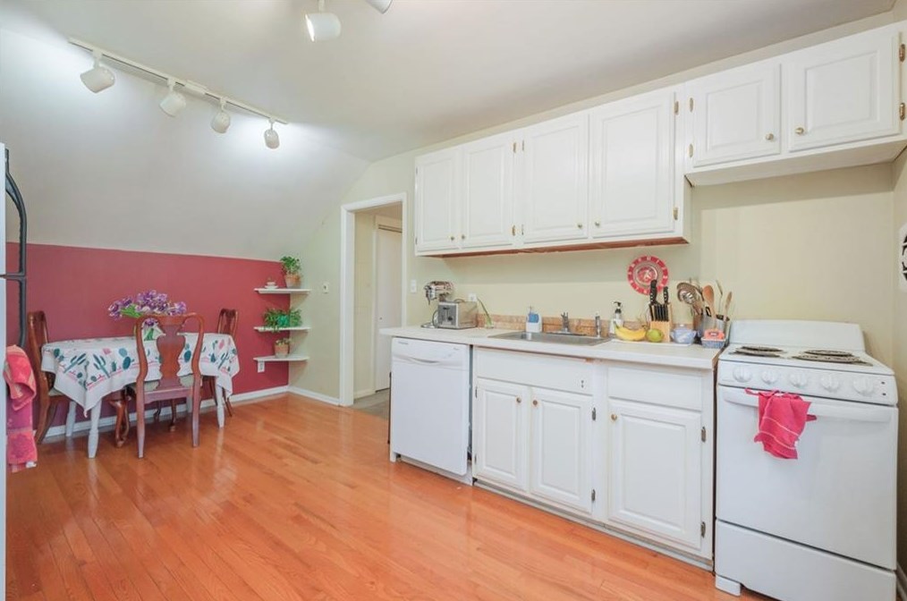 117 Chelsea Dr, Decatur GA 30030-5001 exterior