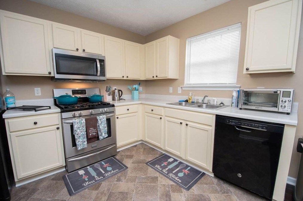 5435 Sable Bay Pt, Atlanta GA  30349-8875 exterior