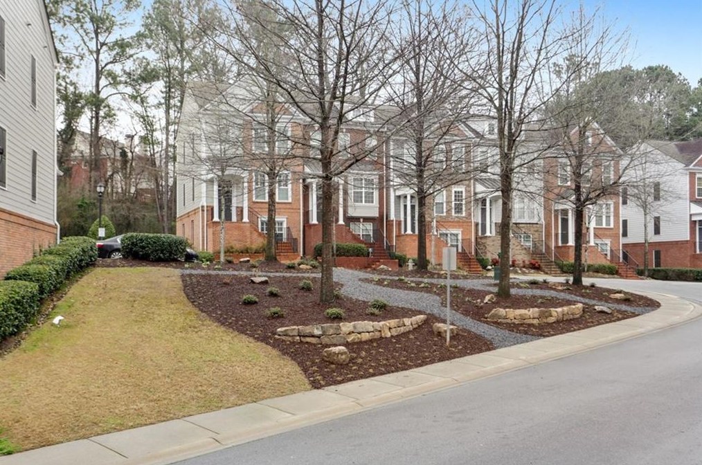 2134 Weldonberry Dr, Atlanta GA  30319-5734 exterior