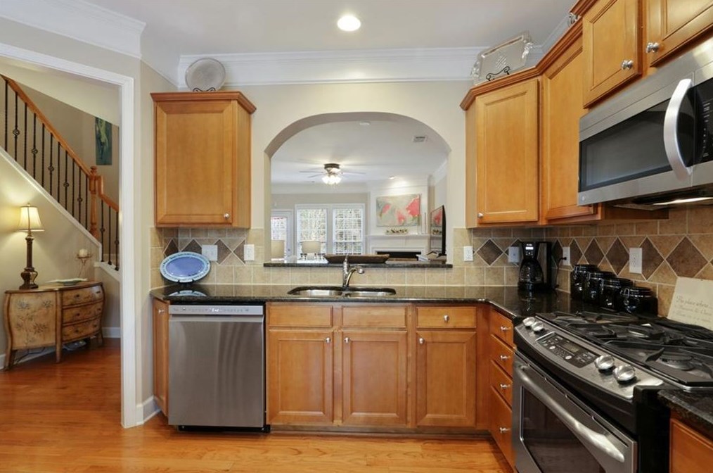2134 Weldonberry Dr, Atlanta GA  30319-5731 exterior