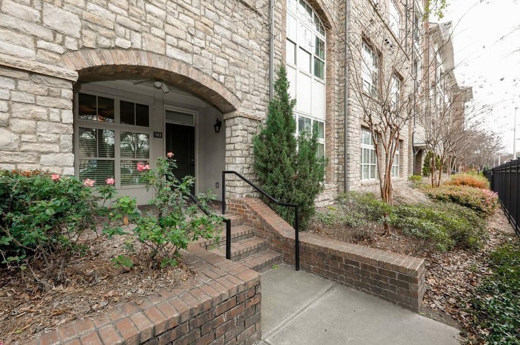 625 Piedmont Ave, Atlanta GA  30308-6200 exterior