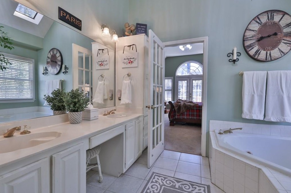 425 De Malle Ct, Alpharetta GA exterior