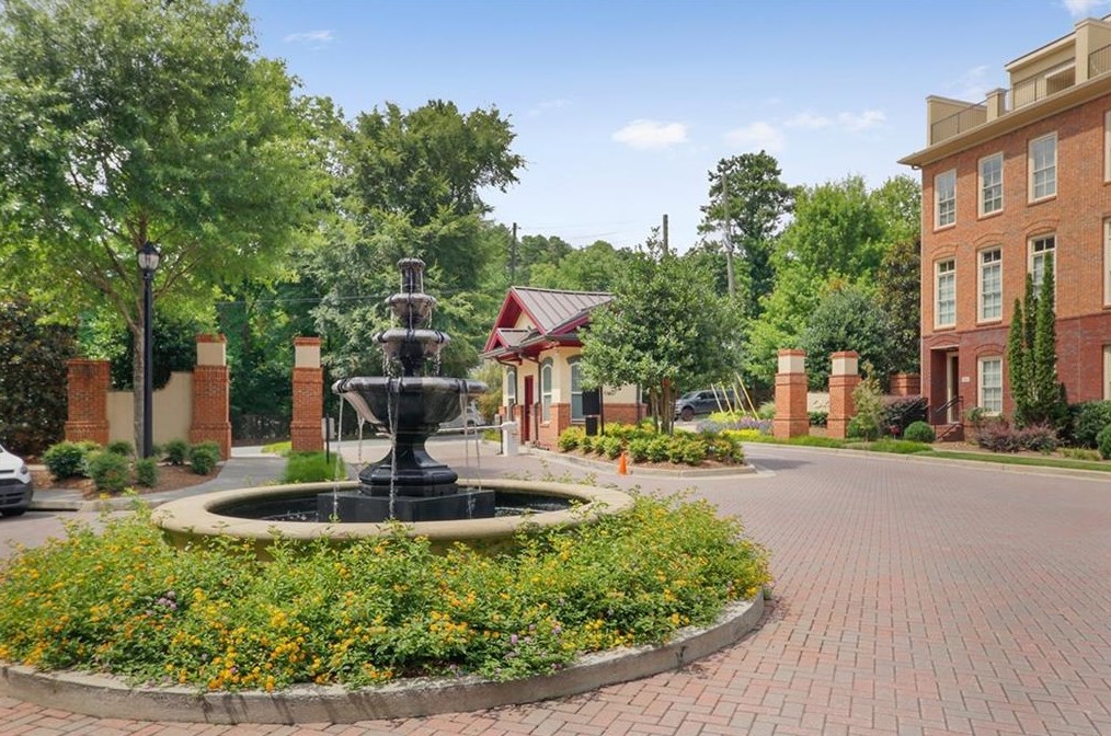 200 River Vista Dr, Atlanta GA  30339-7602 exterior