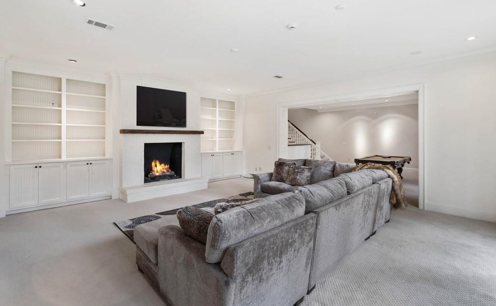 70 Old Ridgewood Pl, Atlanta GA  30327-2462 exterior