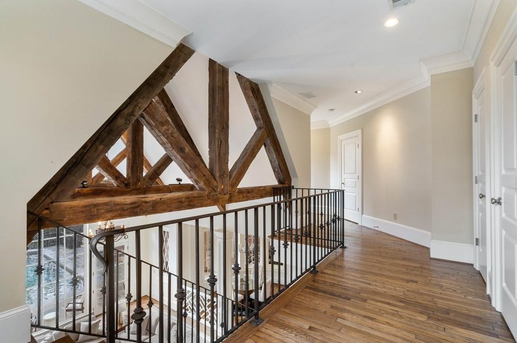 70 Old Ridgewood Pl, Atlanta GA  30327-2462 exterior