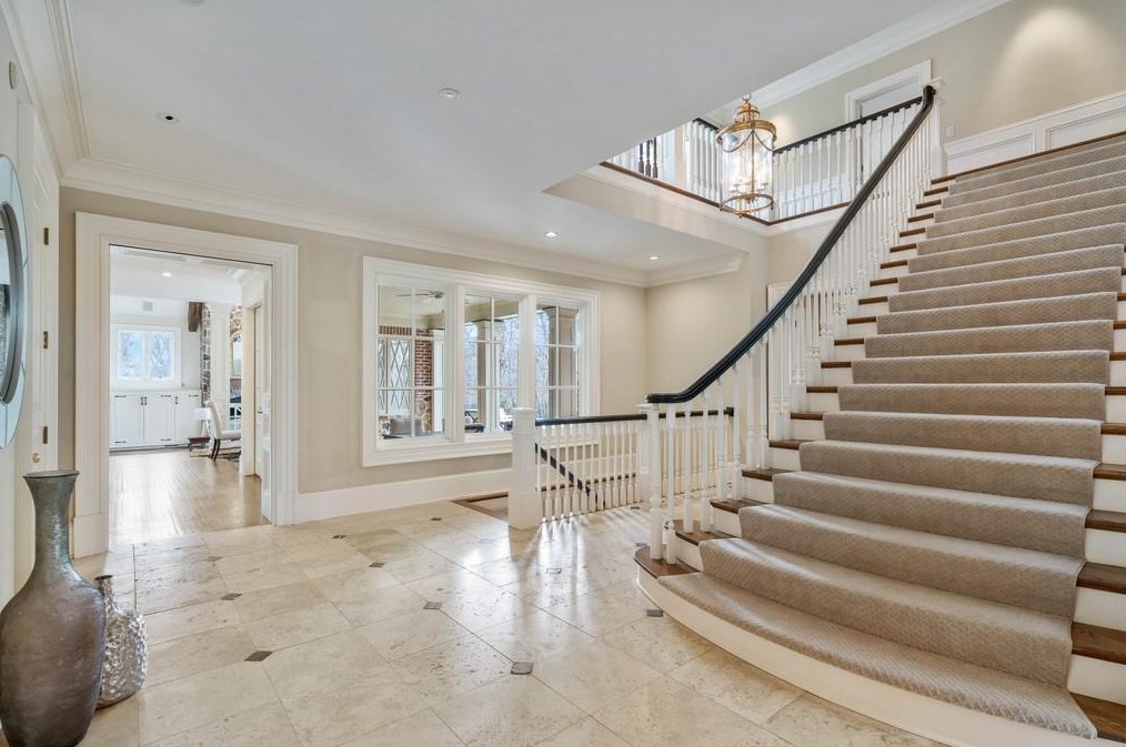 70 Old Ridgewood Pl, Atlanta GA  30327-2462 exterior