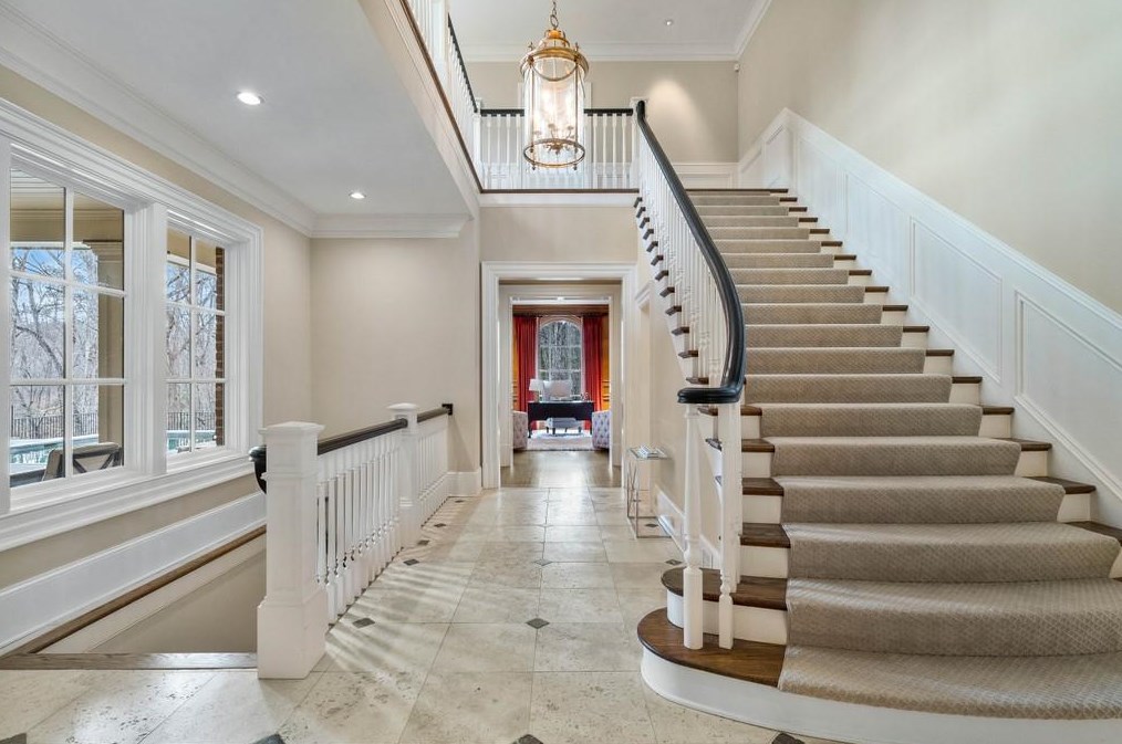 70 Old Ridgewood Pl, Atlanta GA  30327-2462 exterior