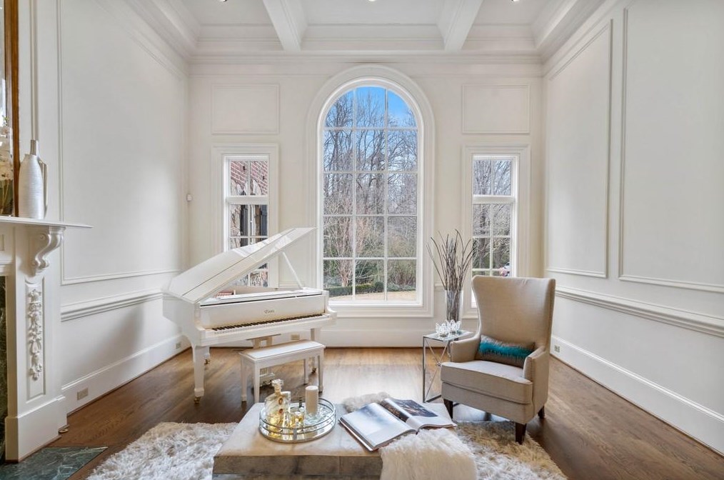 70 Old Ridgewood Pl, Atlanta GA  30327-2462 exterior