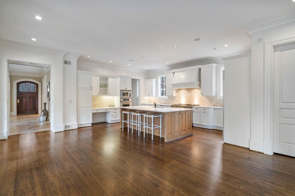 70 Old Ridgewood Pl, Atlanta GA  30327-2462 exterior