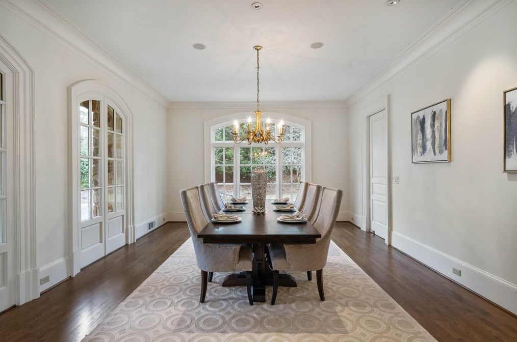 70 Old Ridgewood Pl, Atlanta GA  30327-2462 exterior