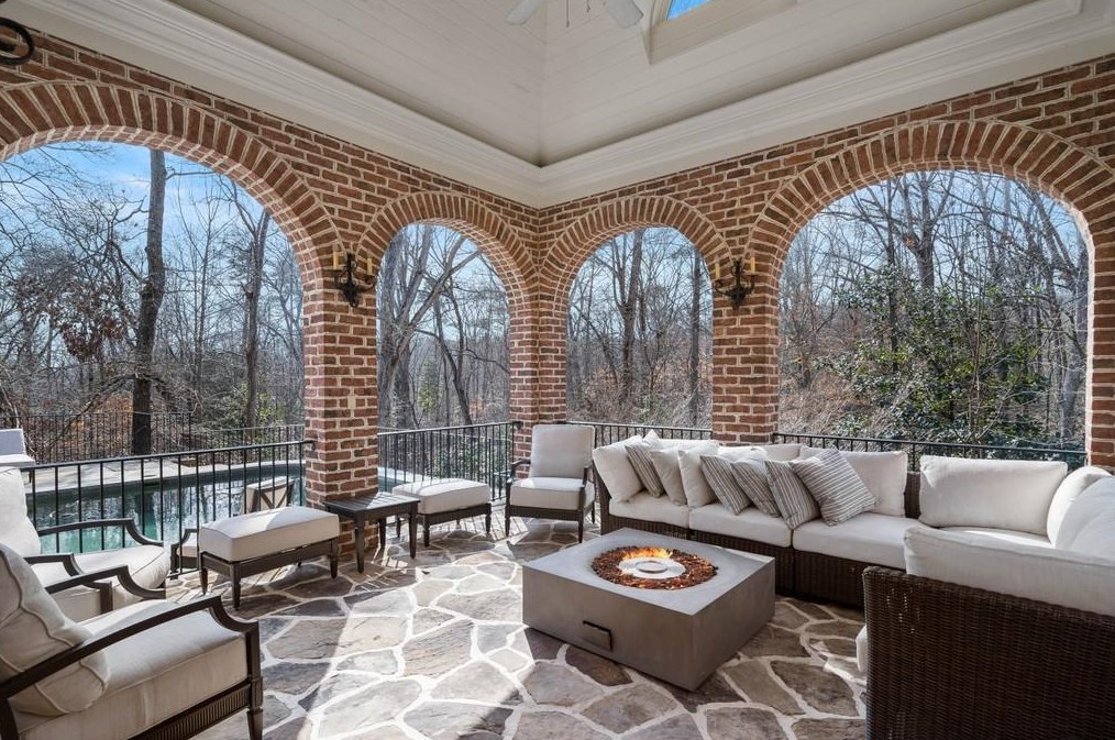 70 Old Ridgewood Pl, Atlanta GA  30327-2462 exterior