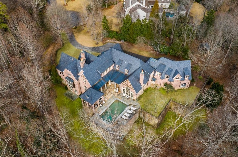 70 Old Ridgewood Pl, Atlanta GA  30327-2462 exterior