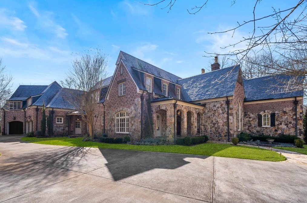 70 Old Ridgewood Pl, Atlanta GA  30327-2462 exterior