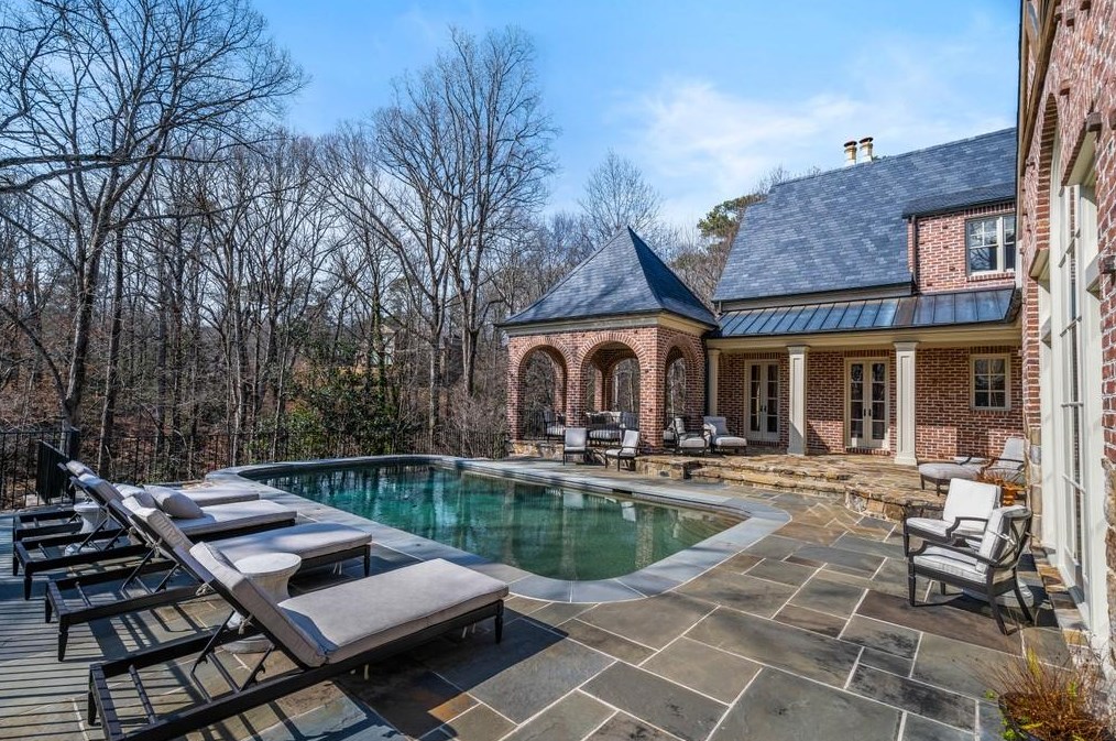 70 Old Ridgewood Pl, Atlanta GA  30327-2462 exterior