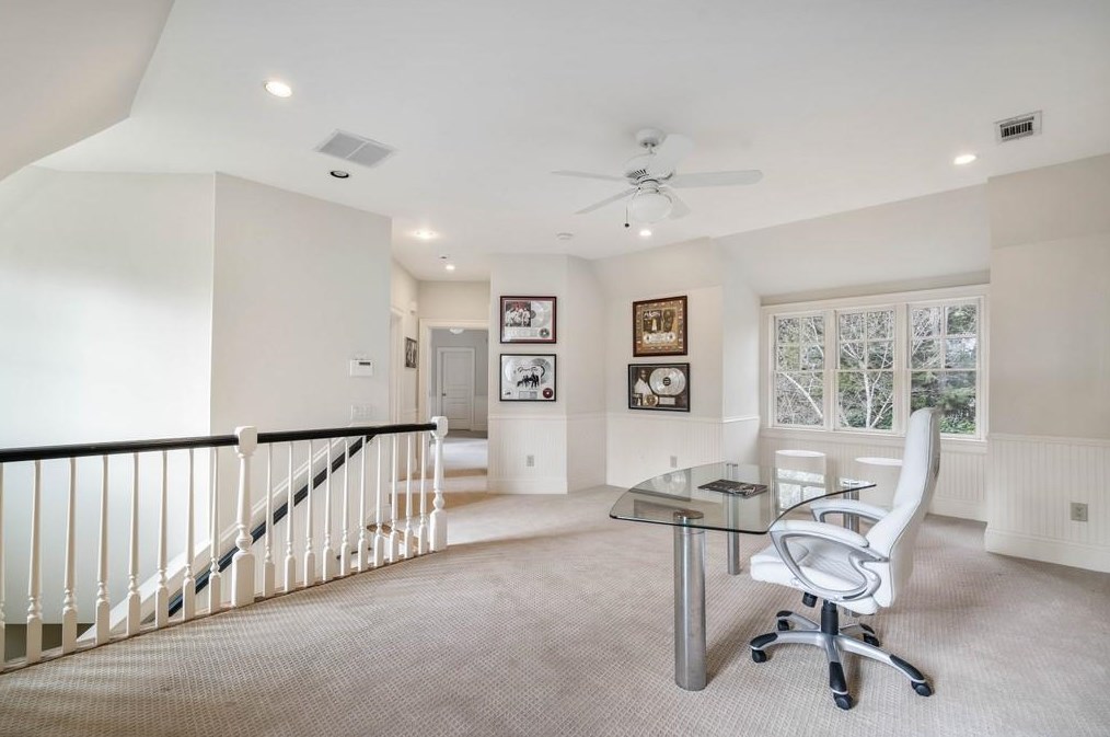 70 Old Ridgewood Pl, Atlanta GA  30327-2462 exterior
