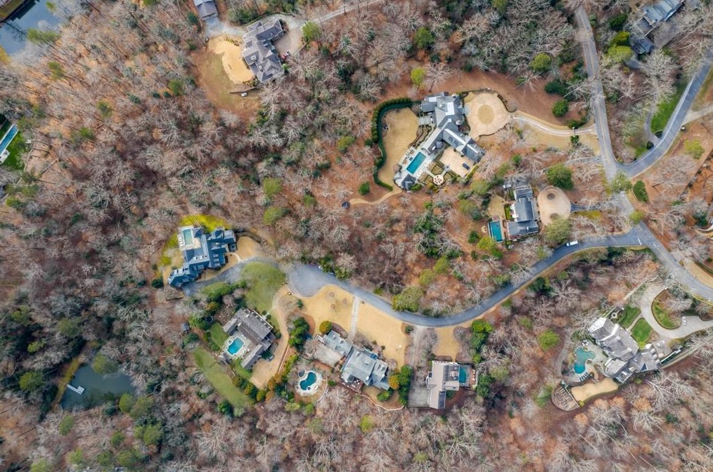 70 Old Ridgewood Pl, Atlanta GA  30327-2462 exterior