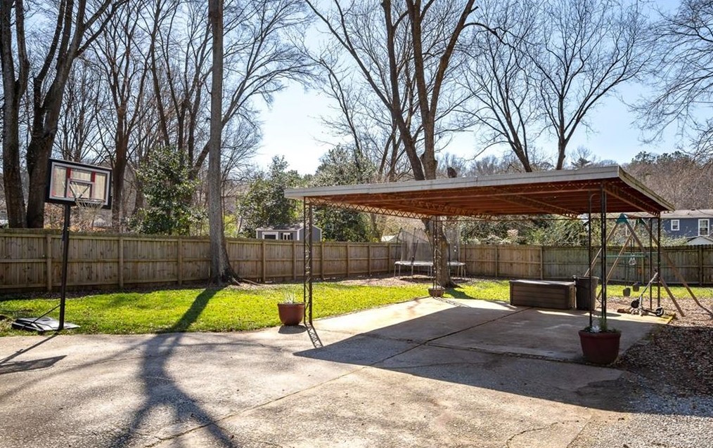 724 Sycamore Dr, Decatur GA 30030-2751 exterior