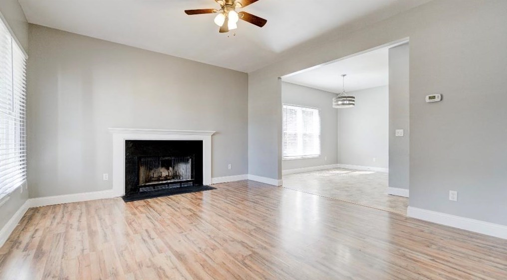 3131 Washington Rd, Atlanta GA  30344-5418 exterior