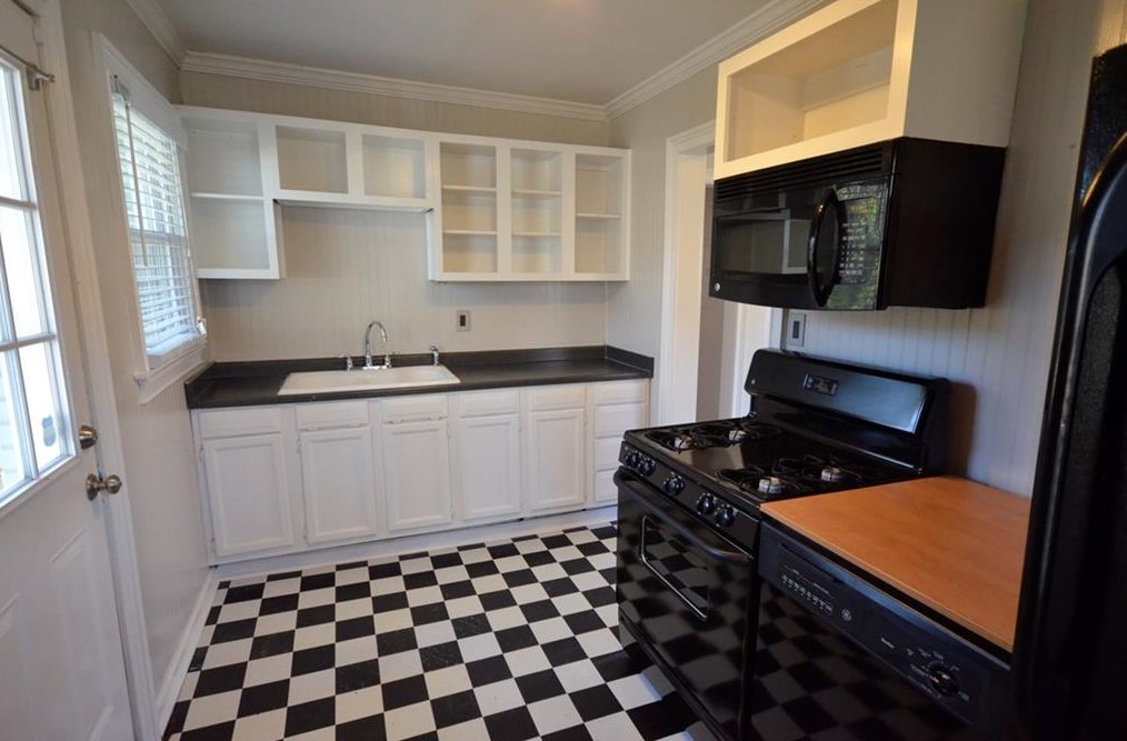 142 Woodbine Cir, Atlanta GA  30317-1930 exterior
