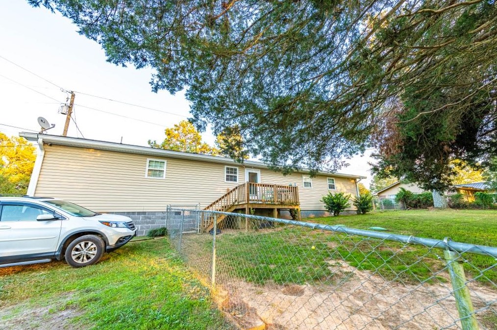 397 Erwin Hl Rd, Calhoun GA 30701-4061 exterior