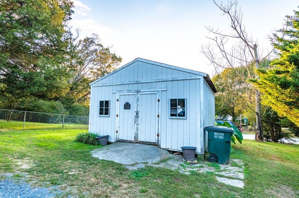 397 Erwin Hl Rd, Calhoun GA 30701-4061 exterior