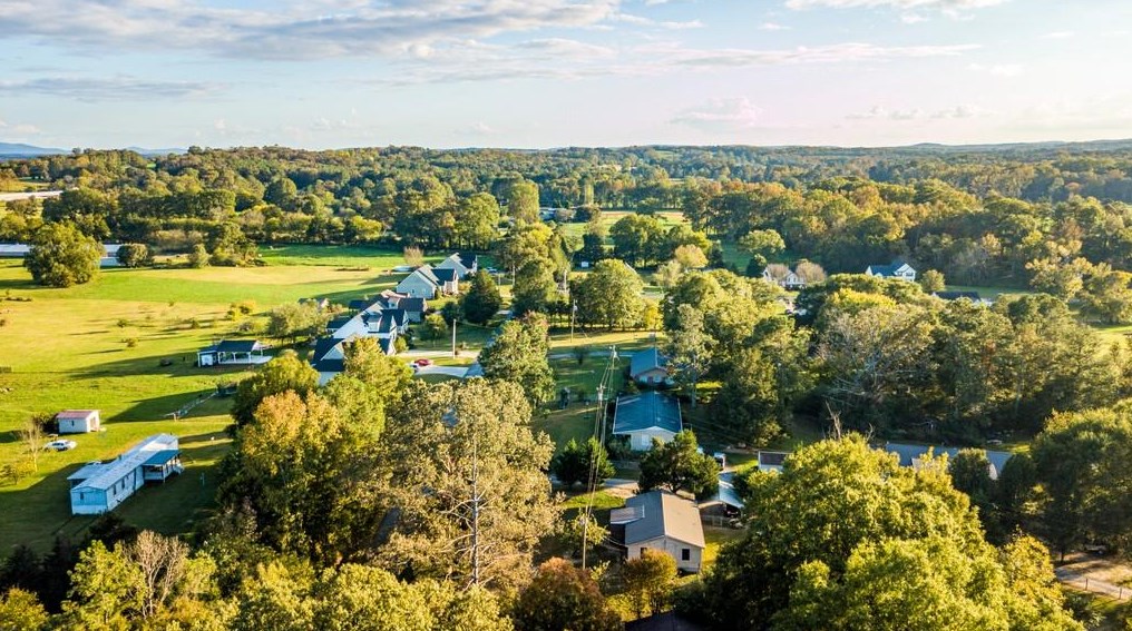 397 Erwin Hl Rd, Calhoun GA 30701-4061 exterior