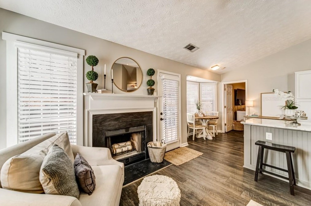 235 Preston Oaks Dr, Alpharetta GA 30022-7660 exterior