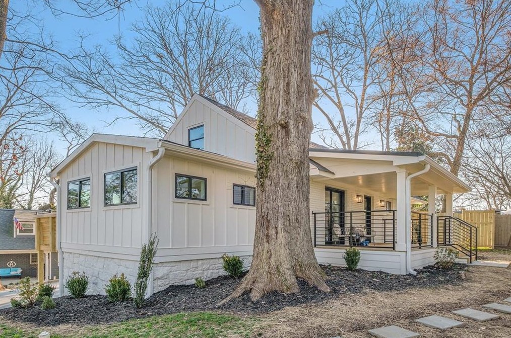 2870 Ridgemore Rd, Atlanta GA  30318-1448 exterior