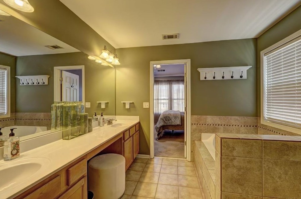 3770 Up Park Dr, Atlanta GA  30349-8747 exterior