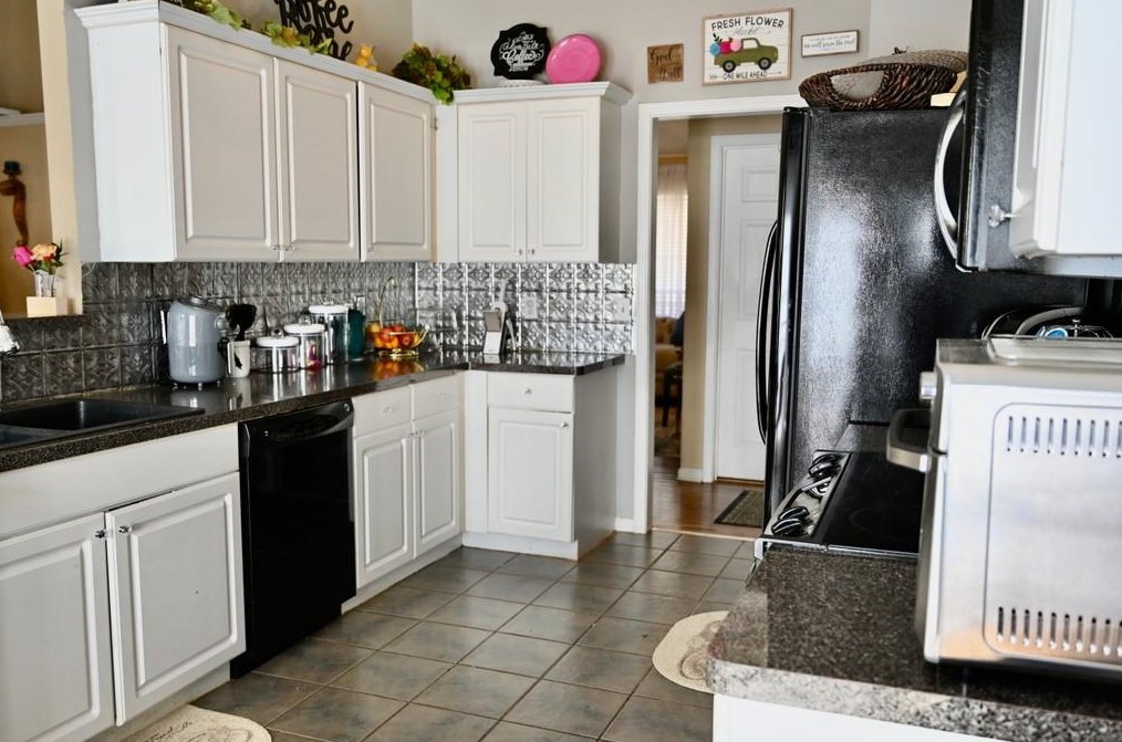 557 Victorian Cir, Dallas GA 30157-8250 exterior