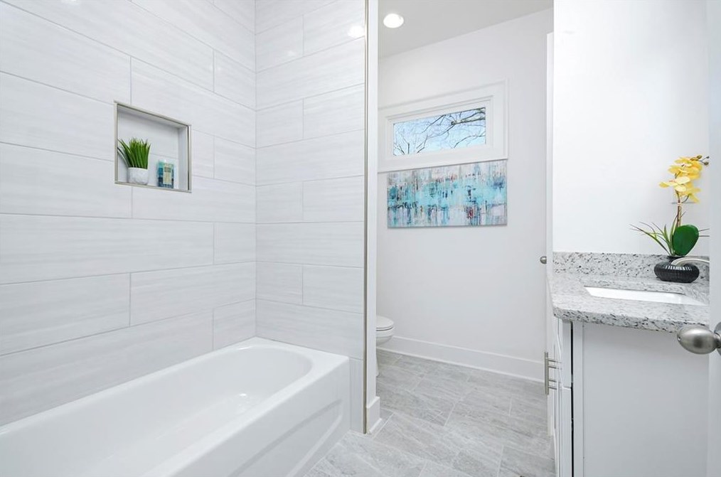 2541 Eastwood Dr, Decatur GA 30032-3223 exterior