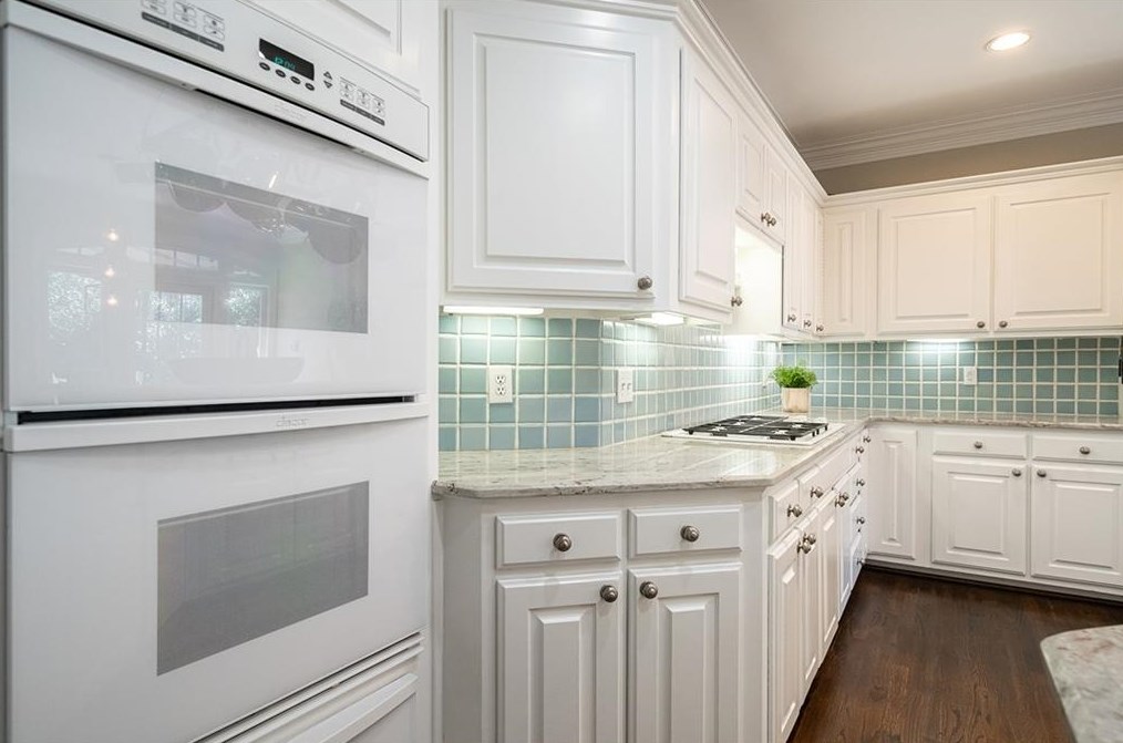 215 Windsor Gate Cv, Atlanta GA  30342-2864 exterior