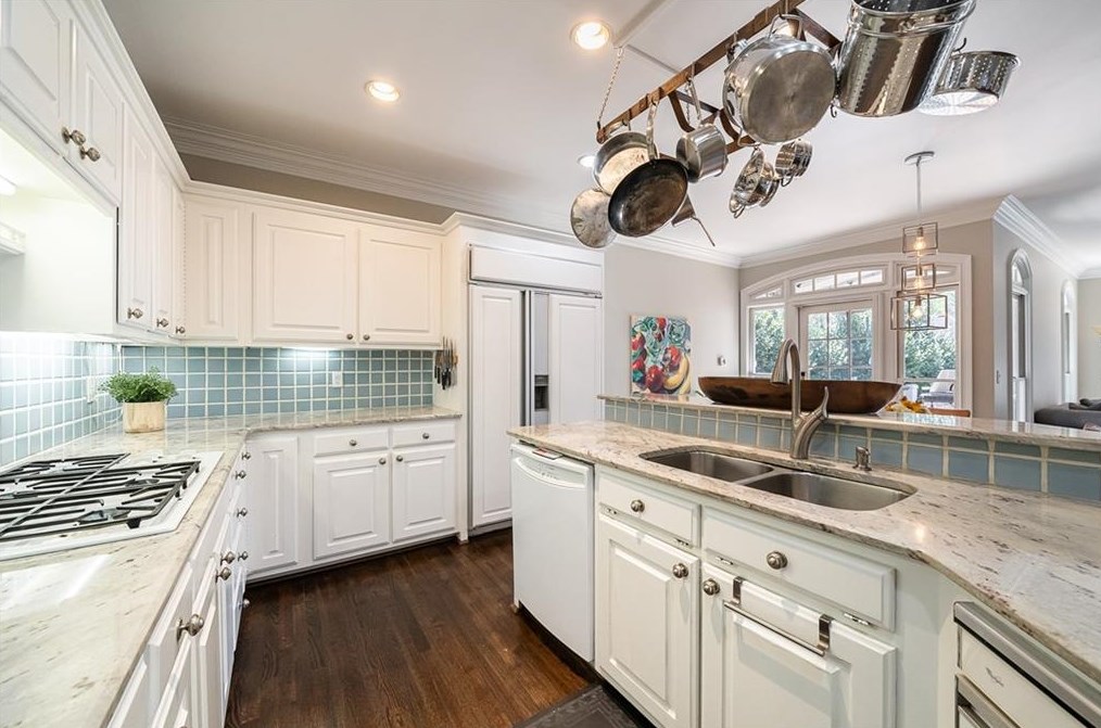 215 Windsor Gate Cv, Atlanta GA  30342-2864 exterior