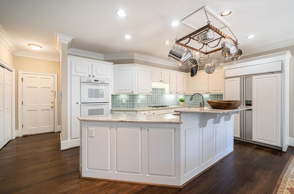 215 Windsor Gate Cv, Atlanta GA  30342-2864 exterior