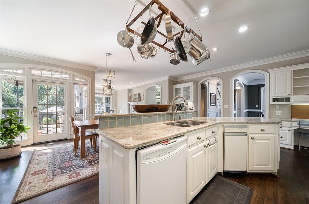 215 Windsor Gate Cv, Atlanta GA  30342-2864 exterior