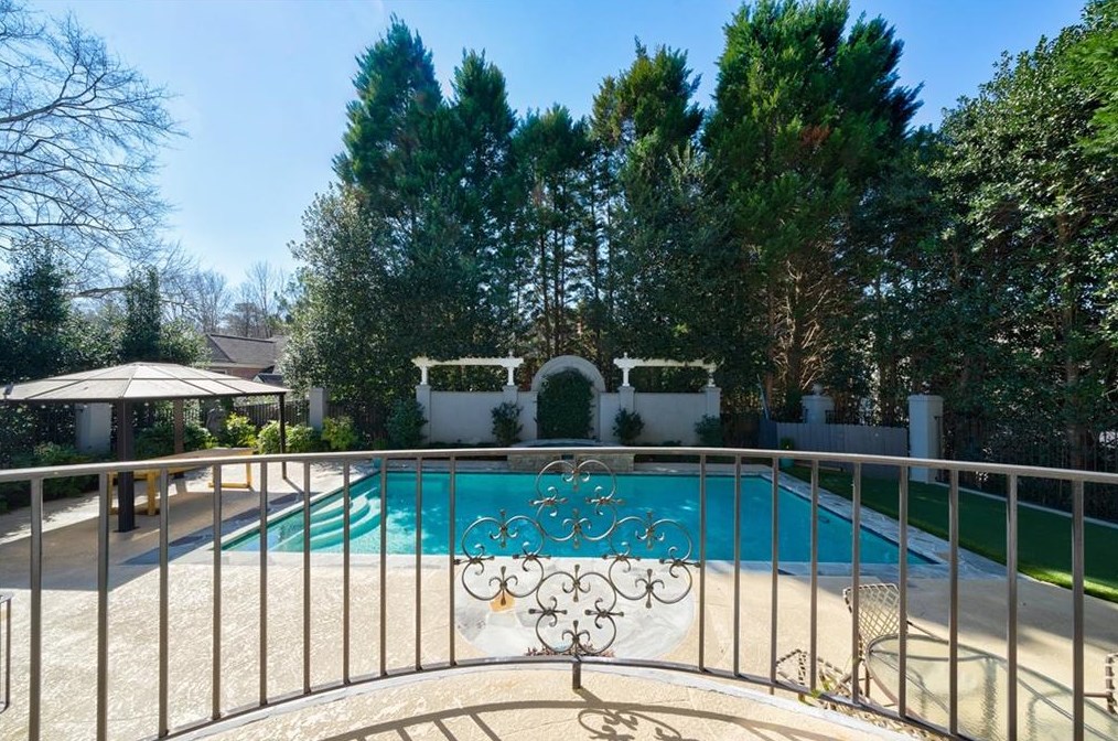 215 Windsor Gate Cv, Atlanta GA  30342-2864 exterior