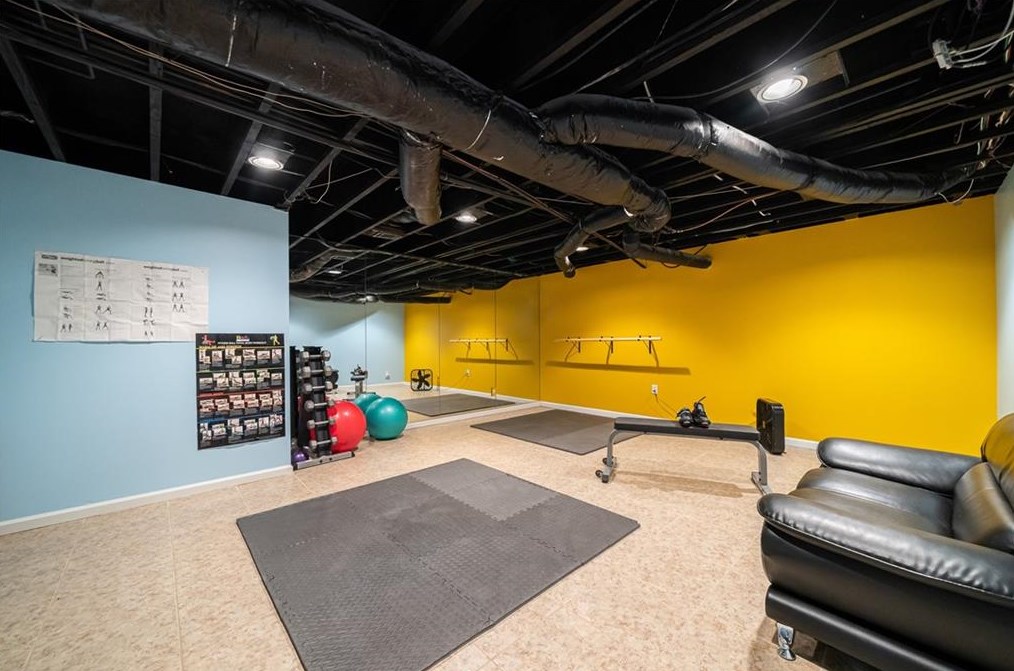 215 Windsor Gate Cv, Atlanta GA  30342-2864 exterior