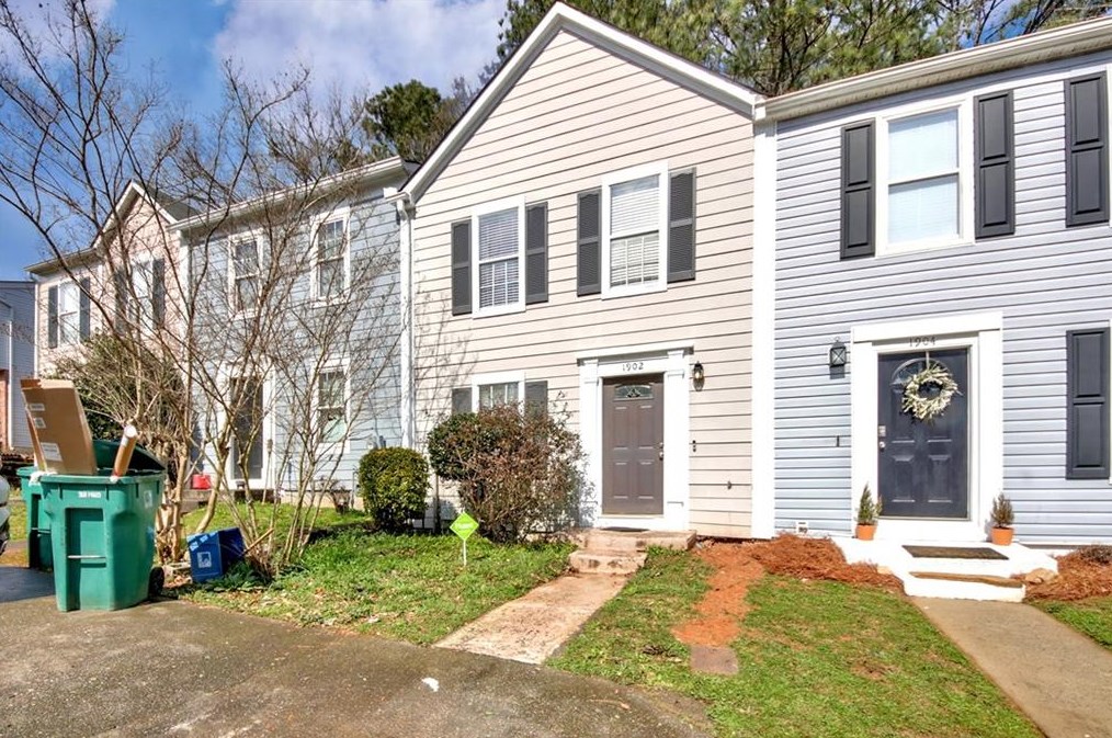 1902 Shenandoah Vly Ln, Smyrna GA  30080-8108 exterior