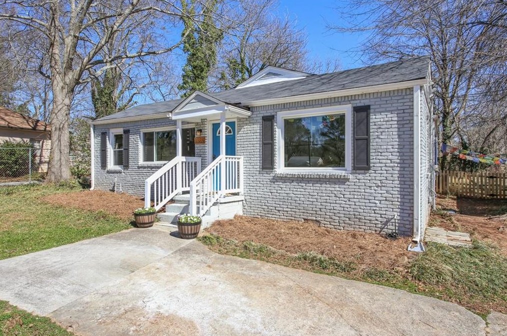 1384 Peachcrest Rd, Decatur GA  30032-2521 exterior